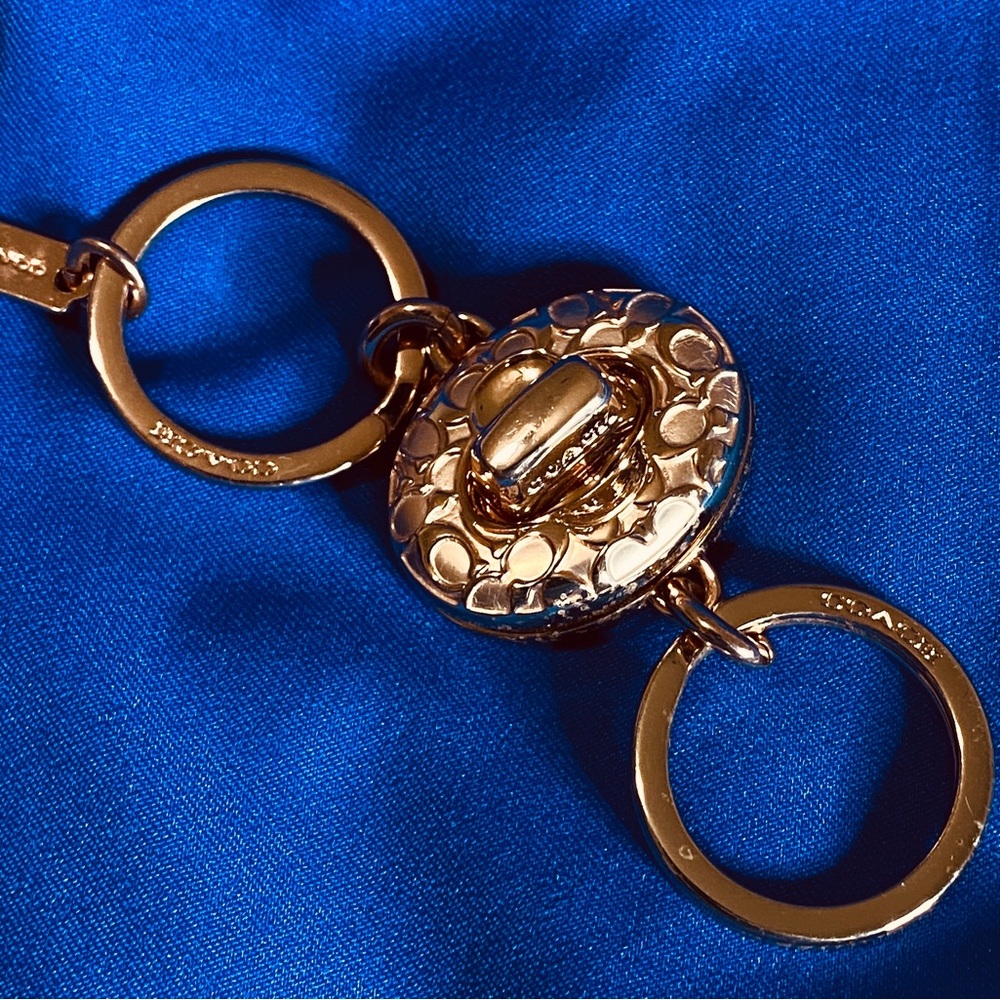 COACH Signature Turnlock Valet Key Ring 🔑NWOT